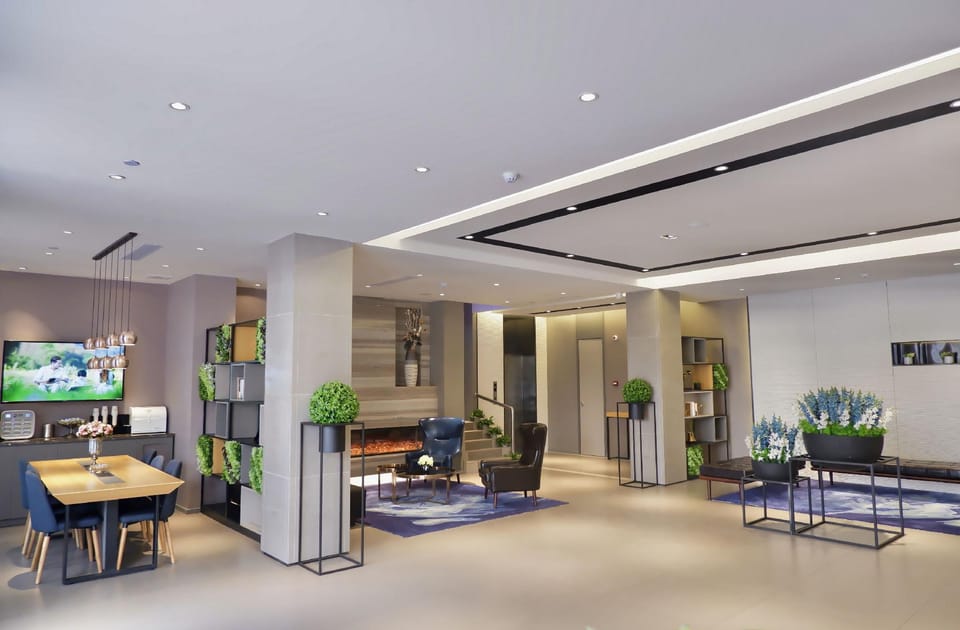Home Inn Style Golden Guangzhou Tianhe Longdong Botanical Garden Metro Station Hotel in Guangzhou
