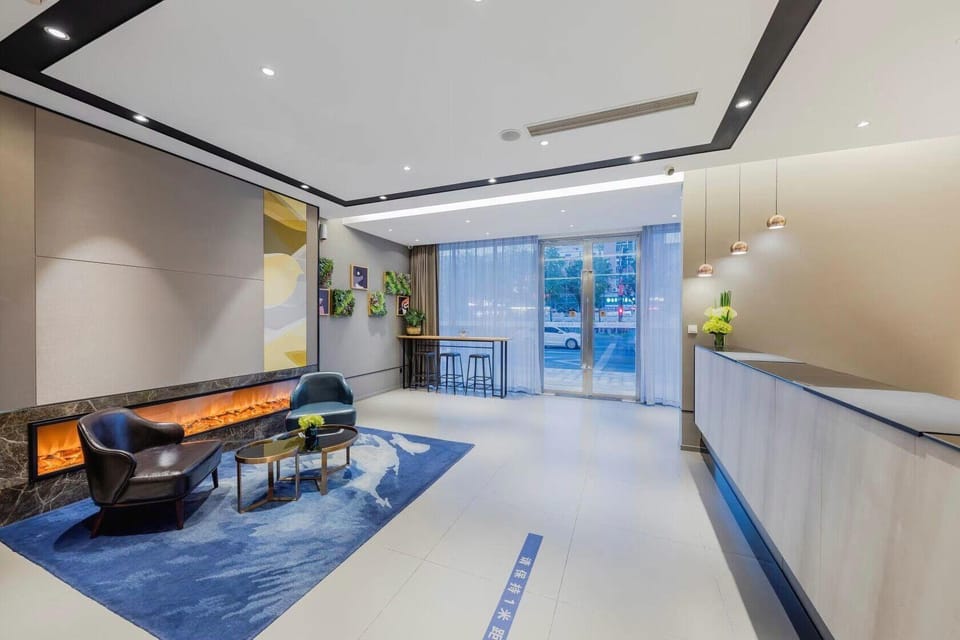 Home Inn Style Golden Nanjing Jiangpu Longhua Road Metro Station Hotel in Nanjing