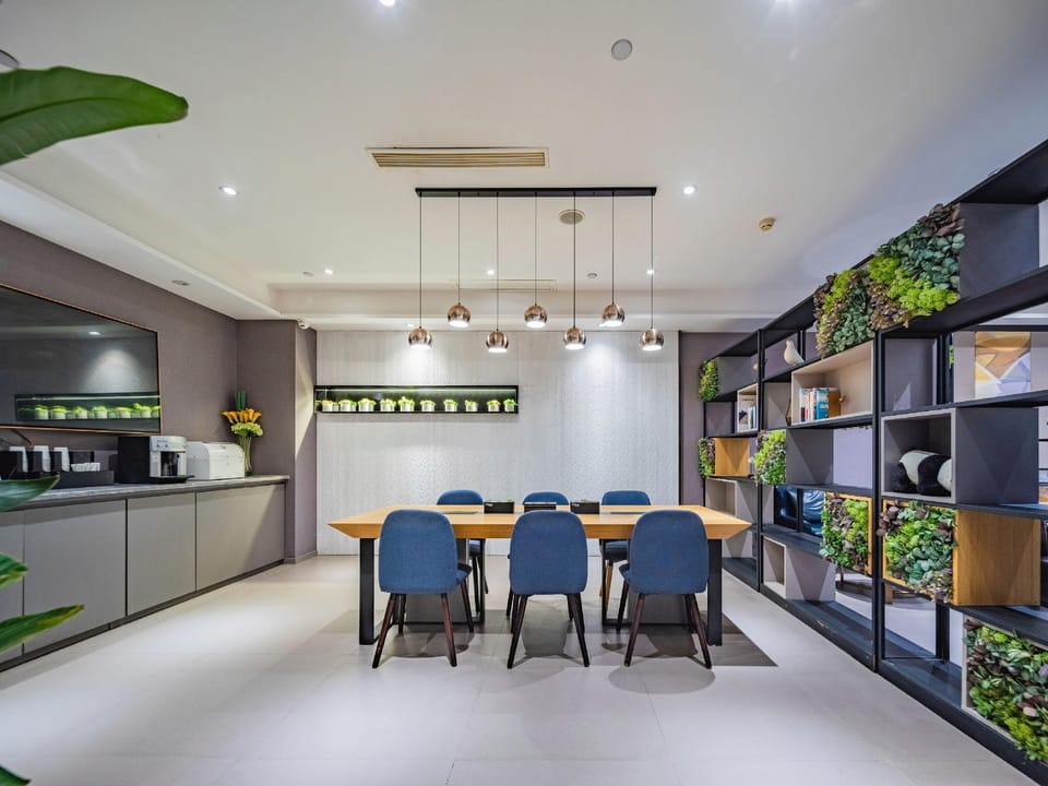 Home Inn Style Golden Chengdu Panda Base Zoo Metro Station Hotel in Chengdu