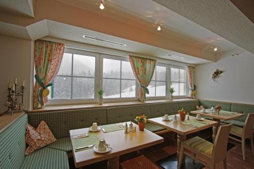 Hotel Garni - Restaurant Kaminstube Hotel in Saint Anton am Arlberg