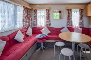 Hopkins Retreat - 3 Bedroom Caravan - Hot Tub Hotel in Wales