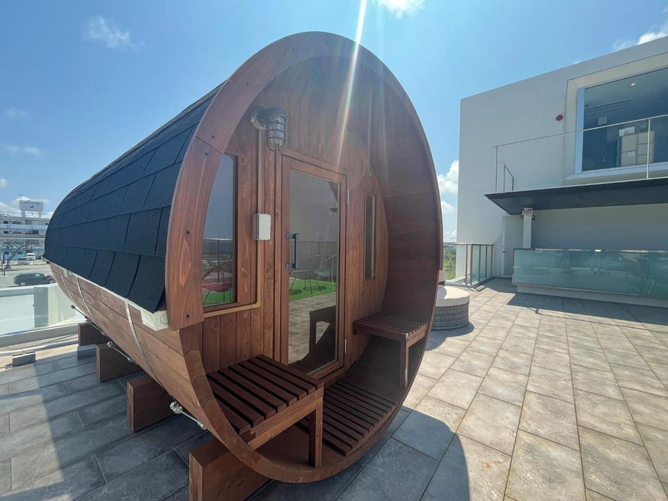 Jinchō-ji Yomitan Salon Hotel in Okinawa Prefecture