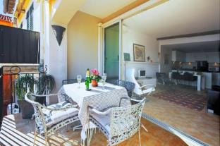 Old Town Apartment with Sea Views   A C Hotel in Villefranche-sur-Mer