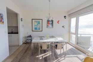 Seaview Apartment on the Beach - Free Parking Hotel in Ostend