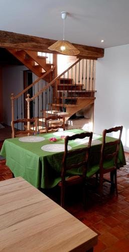 Sancerre centre, Appartement duplex et ou Chambre independante, modulable Hotel in Sancerre