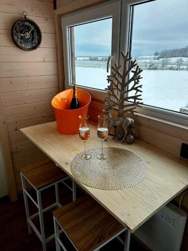 Tiny housse serenity avec jacuzzi Lodge in Wallonia, Belgium