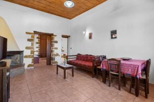 Countryside Apartment 2 with Shared Swimming Pool Hotel in Crete