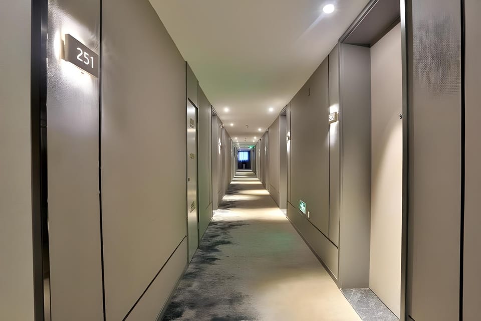 Home Inn Selected Hangzhou West Lake Lakeside Broken Bridge Hotel in Hangzhou