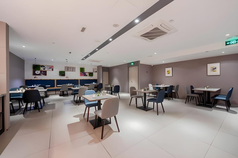 Home Inn Selected Hangzhou West Lake Lakeside Broken Bridge Hotel in Hangzhou