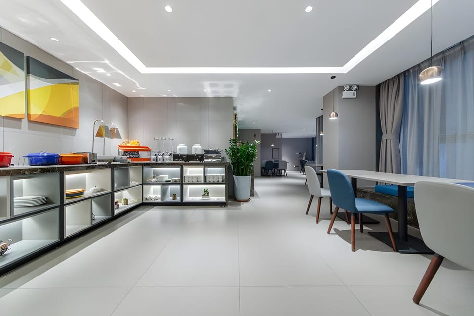Home Inn Selected Shenzhen Airport Hotel in Shenzhen