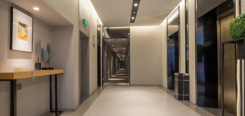 Home Inn Selected Shenzhen Airport Hotel in Shenzhen