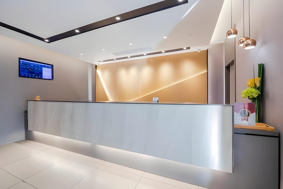 Home Inn Selected Hangzhou West Lake Wulin Square Hotel in Hangzhou