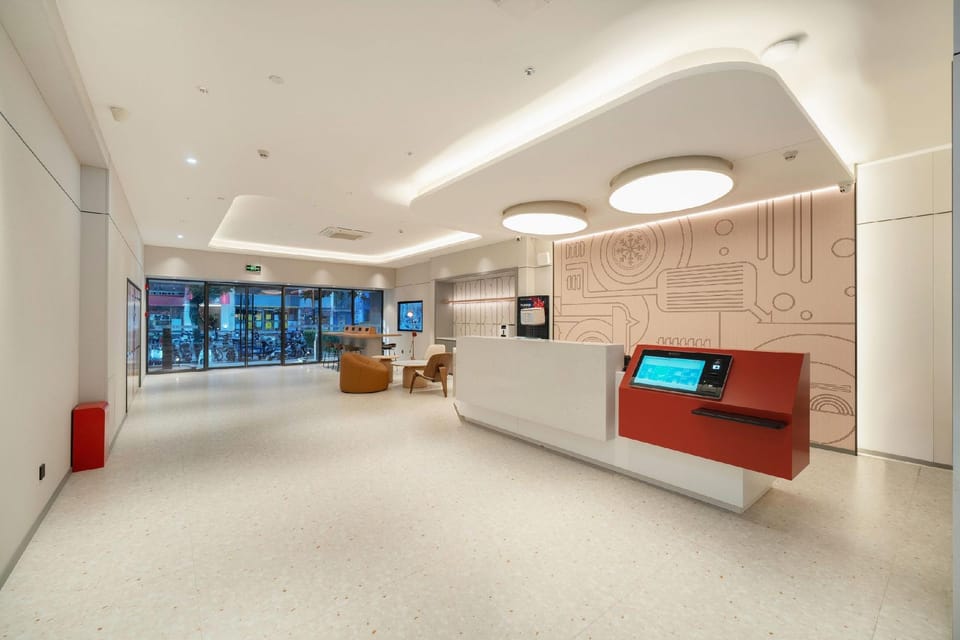 Home Inn Selected Shenzhen Huaqiangbei Yannnan Metro Entrance Hotel in Shenzhen