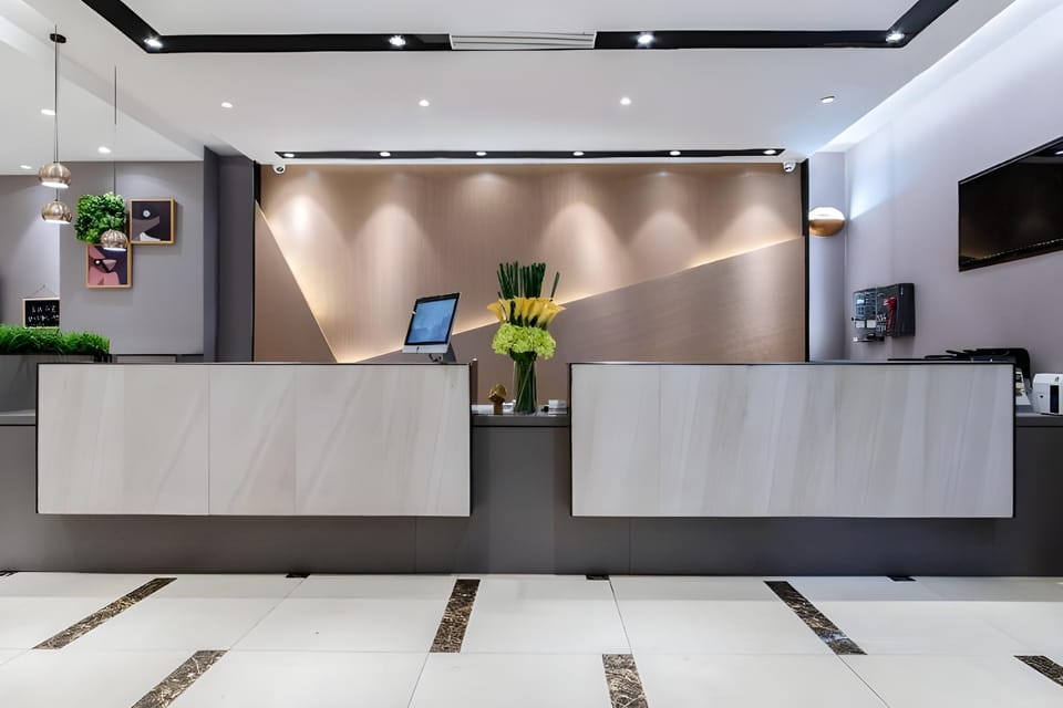 Home Inn Selected Shenzhen Huaqiangbei Yannnan Metro Entrance Hotel in Hong Kong