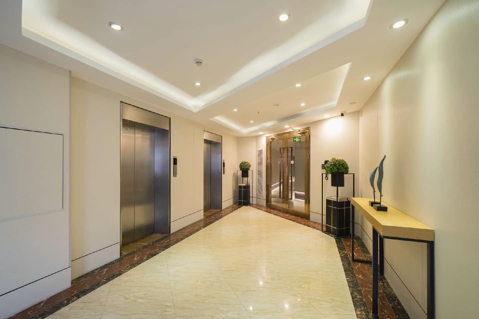 Home Inn Selected Shenzhen Huaqiangbei Yannnan Metro Entrance Hotel in Shenzhen