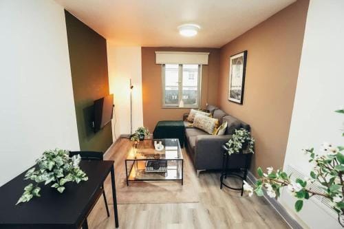 City Centre 2min | Self Check-In | Smart TV | WiFi Hotel in Sheffield