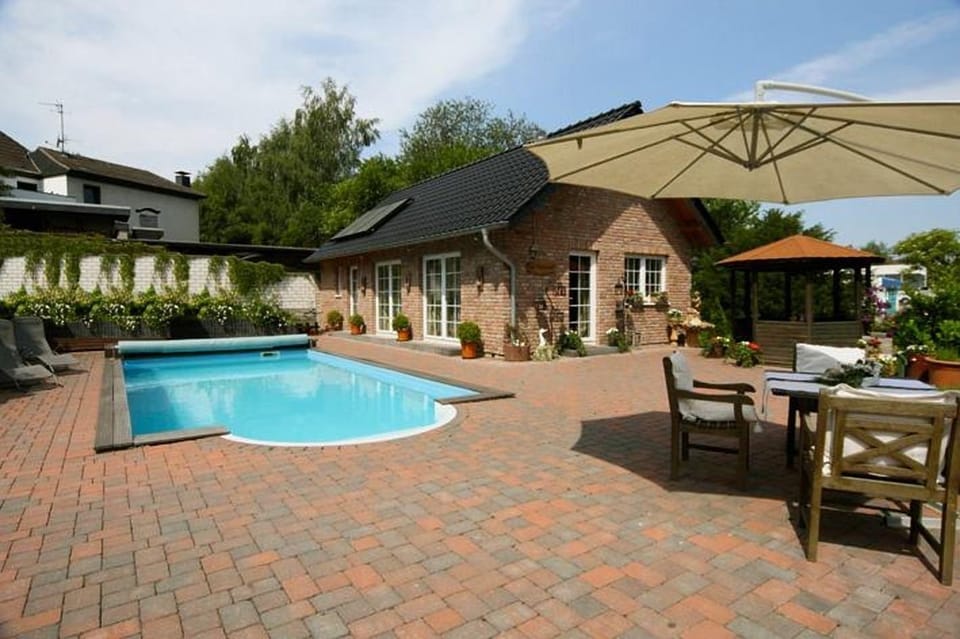 Haus Kuckenberg - Ihr Hotelpartner im Bergischen Bed and Breakfast in Leverkusen