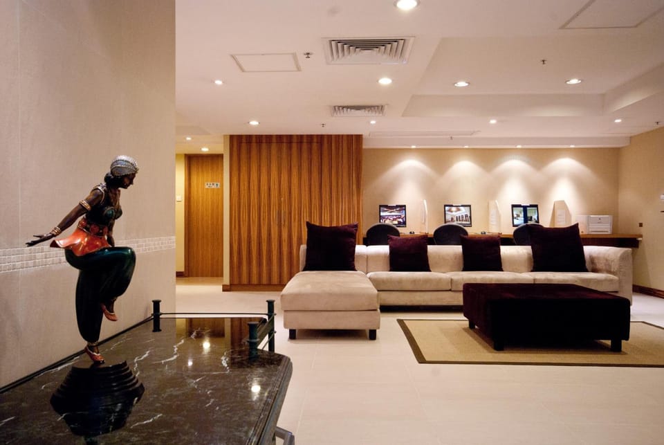 Shared lounge/TV area