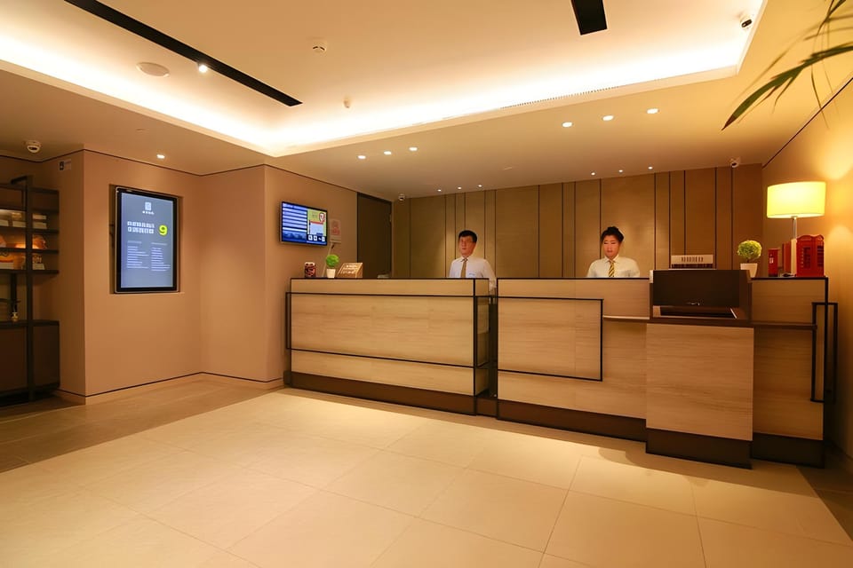 Home Inn Plus Beijing Sanlitun Tuanjiehu Metro Station Hotel in Beijing