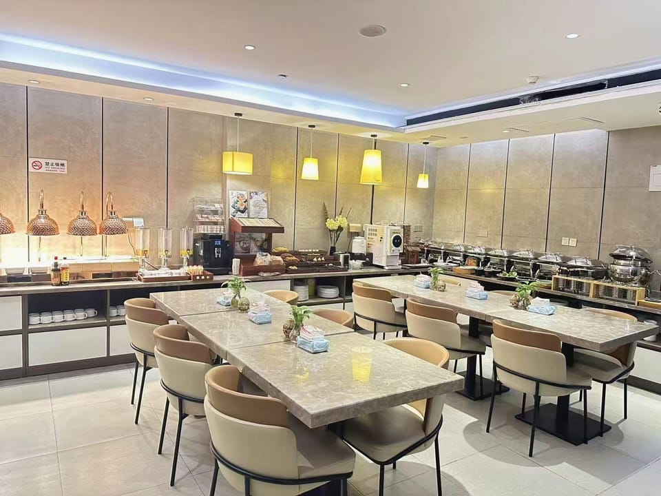 Home Inn Plus Beijing Zhongguancun Wudaokou Hotel in Beijing