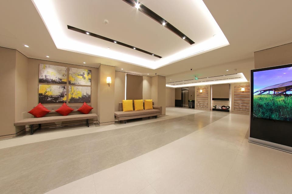 Home Inn Plus Beijing Chaoyangmen Metro Station Hotel in Beijing