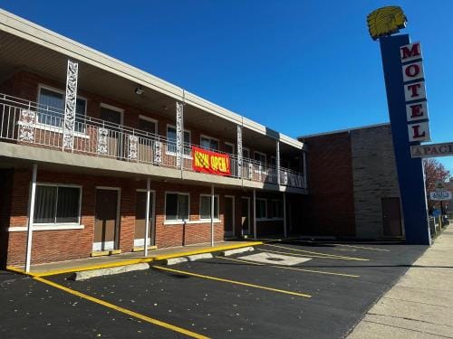 Apache Motel Hotel in Chicago
