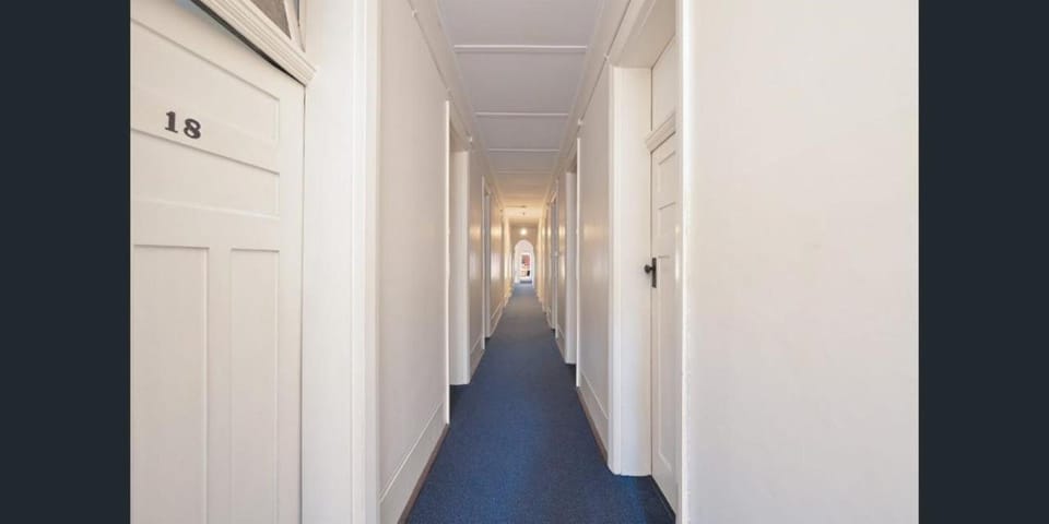 Emu Backpackers Perth - note - Valid Passport required for check in Hotel in Perth