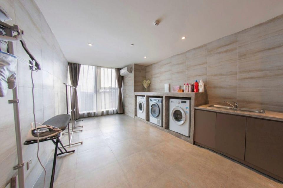 Home Inn Plus Xi'an South Second Ring Daduhui Fengqing Park Metro Station Hotel in Xian