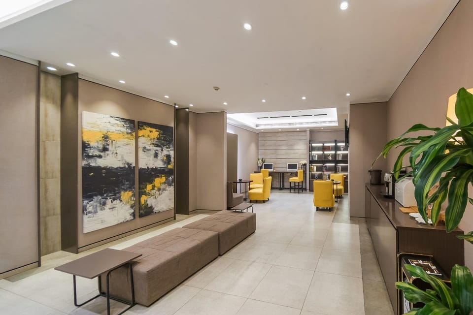 Home Inn Plus Xi'an South Second Ring Daduhui Fengqing Park Metro Station Hotel in Xian
