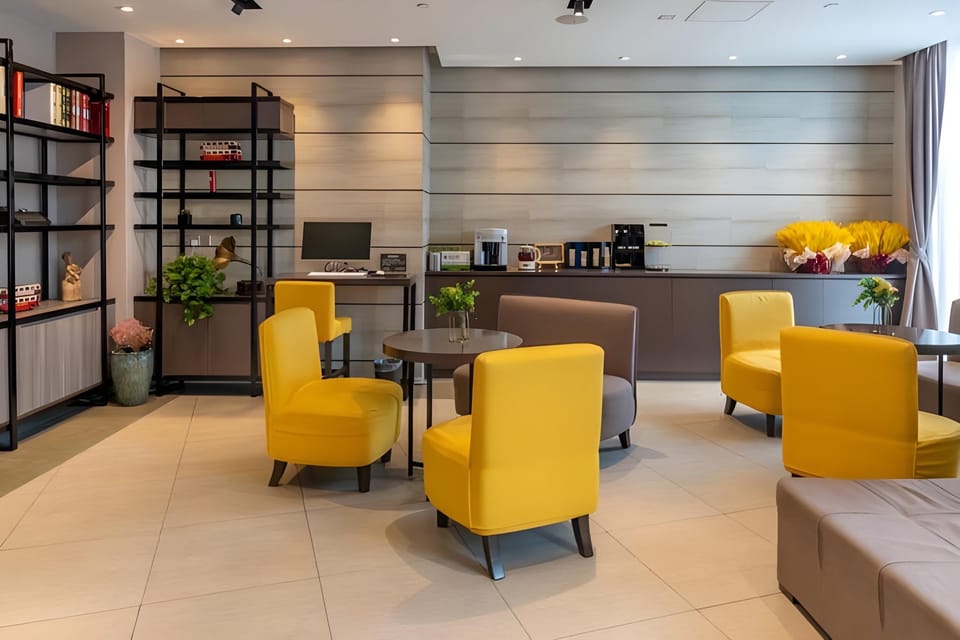 Home Inn Plus Qingdao Badaguan Taipingjiao Park Metro Station Hotel in Qingdao
