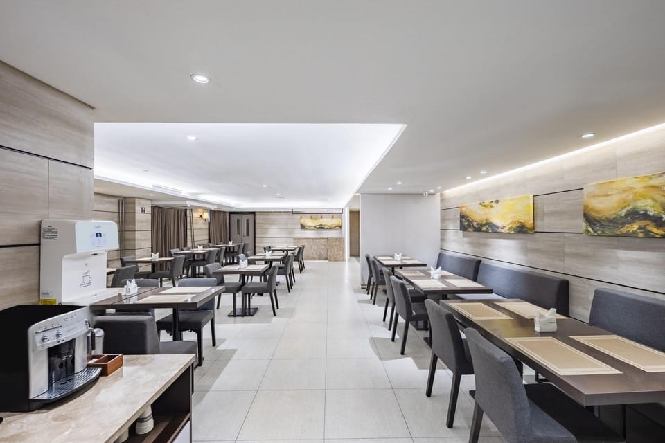 Home Inn Plus Qingdao Badaguan Taipingjiao Park Metro Station Hotel in Qingdao