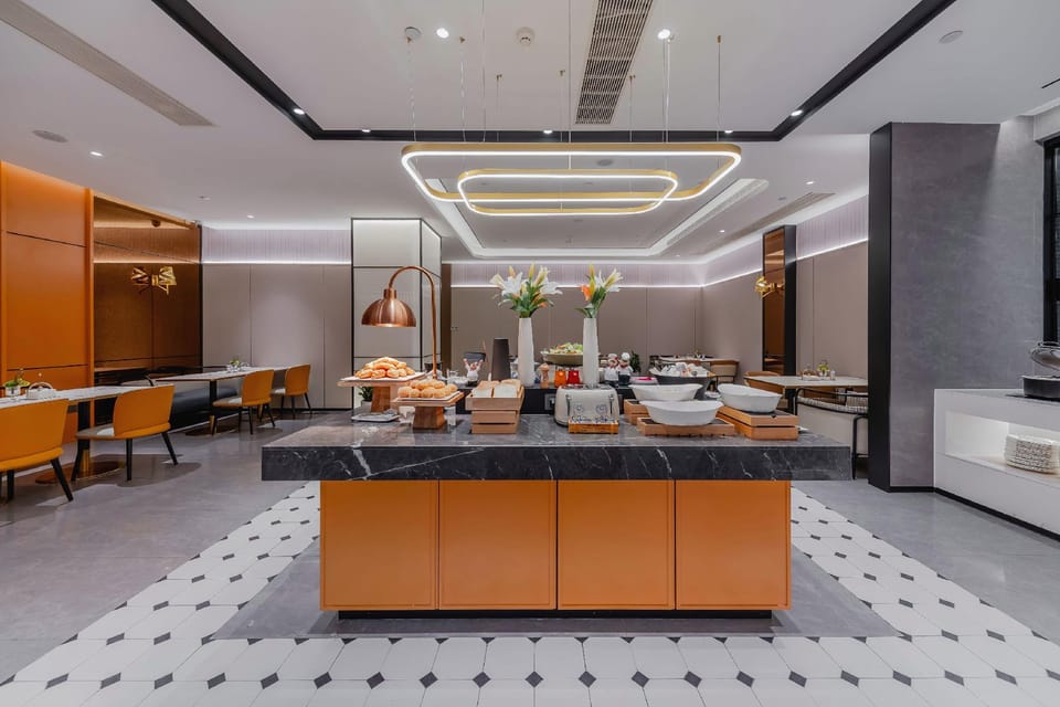 Home Inn Plus Chengdu Wenshufang Hotel in Chengdu