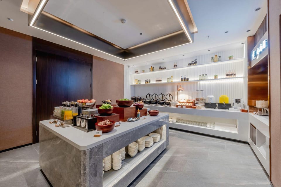 Home Inn Plus Nanjing Confucius Temple Sanshan Street Metro Station Xinanli Hotel in Nanjing