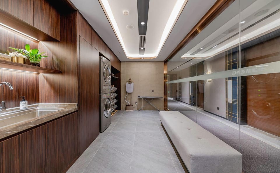 Home Inn Plus Nanjing Confucius Temple Sanshan Street Metro Station Xinanli Hotel in Nanjing