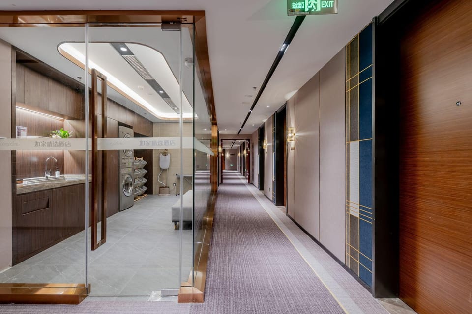 Home Inn Plus Nanjing Confucius Temple Sanshan Street Metro Station Xinanli Hotel in Nanjing