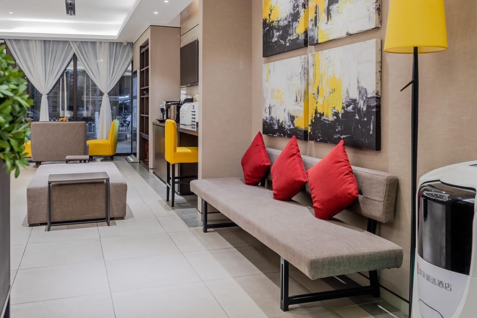 Home Inn Plus Nanjing Xinjiekou Metro Station Deji Plaza Hotel in Nanjing