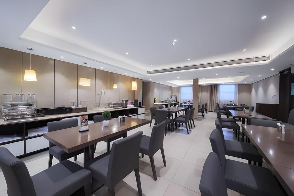 Home Inn Plus Nanjing Xinjiekou Metro Station Deji Plaza Hotel in Nanjing