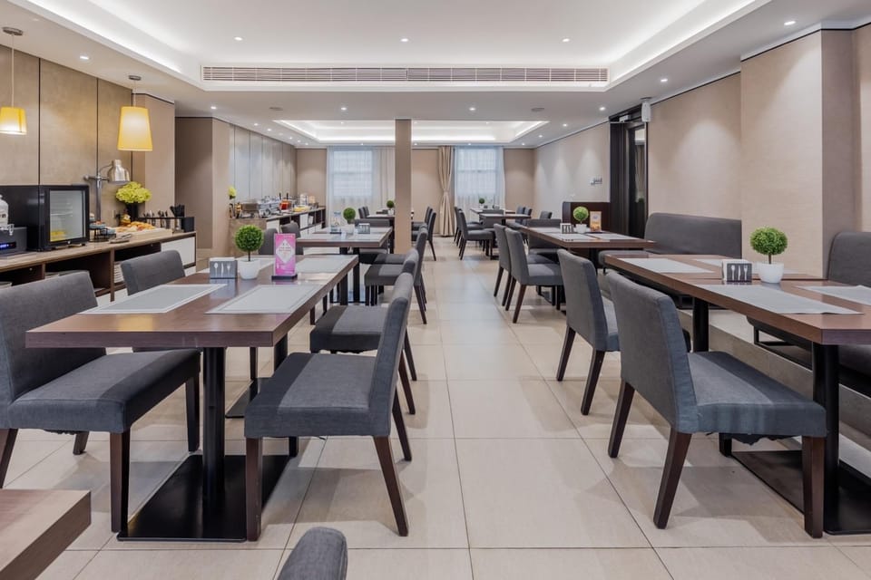 Home Inn Plus Nanjing Xinjiekou Metro Station Deji Plaza Hotel in Nanjing