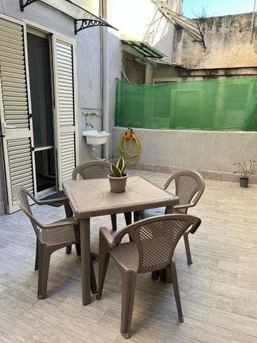 Gold House Hotel in Naples