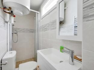 Charming Studio for 2 - Near Voltaire  11th Arr. Town Hall, Paris Hotel in Paris