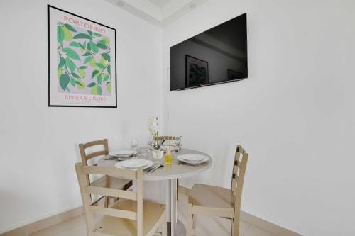 Charming Studio for 2 - Near Voltaire  11th Arr. Town Hall, Paris Hotel in Paris