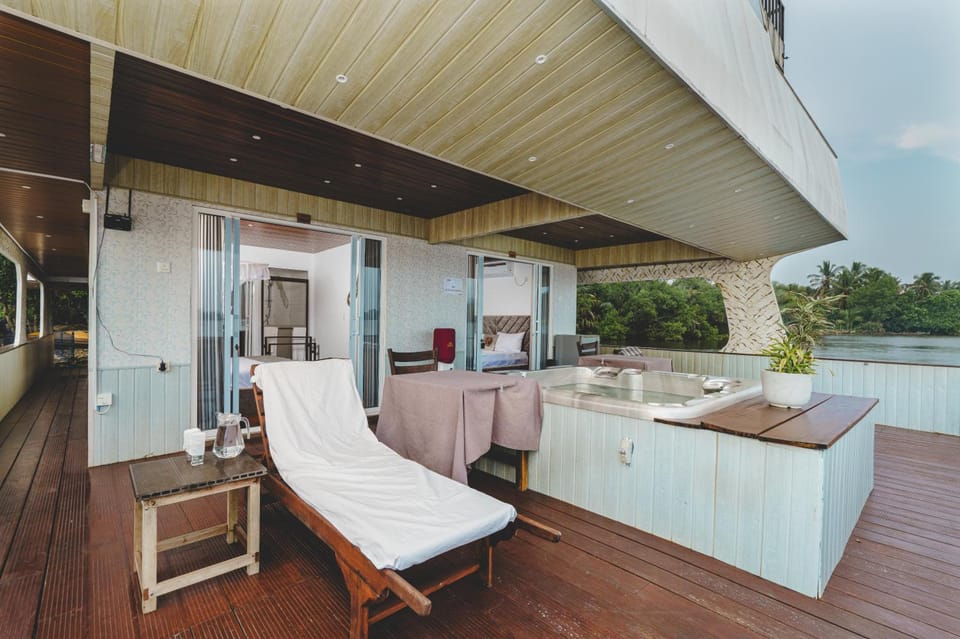  River View Villas Hotel in Western Province