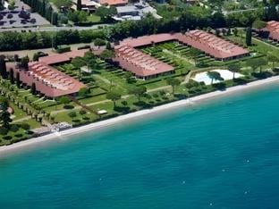 Front Lake Resort Le Corti del Lago, Padenghe Hotel in Lake Garda