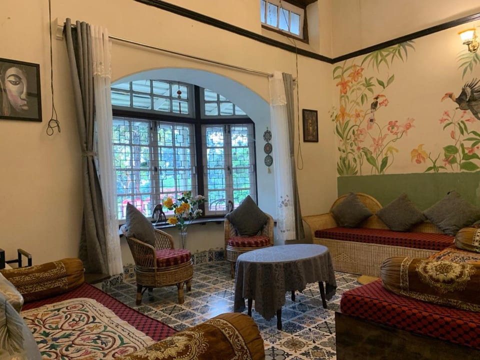 Rose Villa British Colonial Heritage Bungalow Takdah  Resort in West Bengal