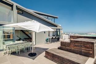 Cape Town Penthouse w/Lovely Views (Quendon Pentho Hotel in Sea Point