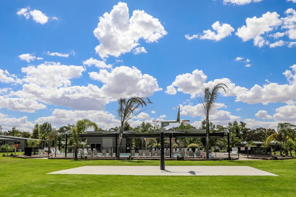 Discovery Parks - Moama Waters Hotel in Echuca