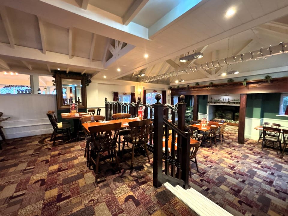 Premier Roomz Two Mills Hotel in Wales