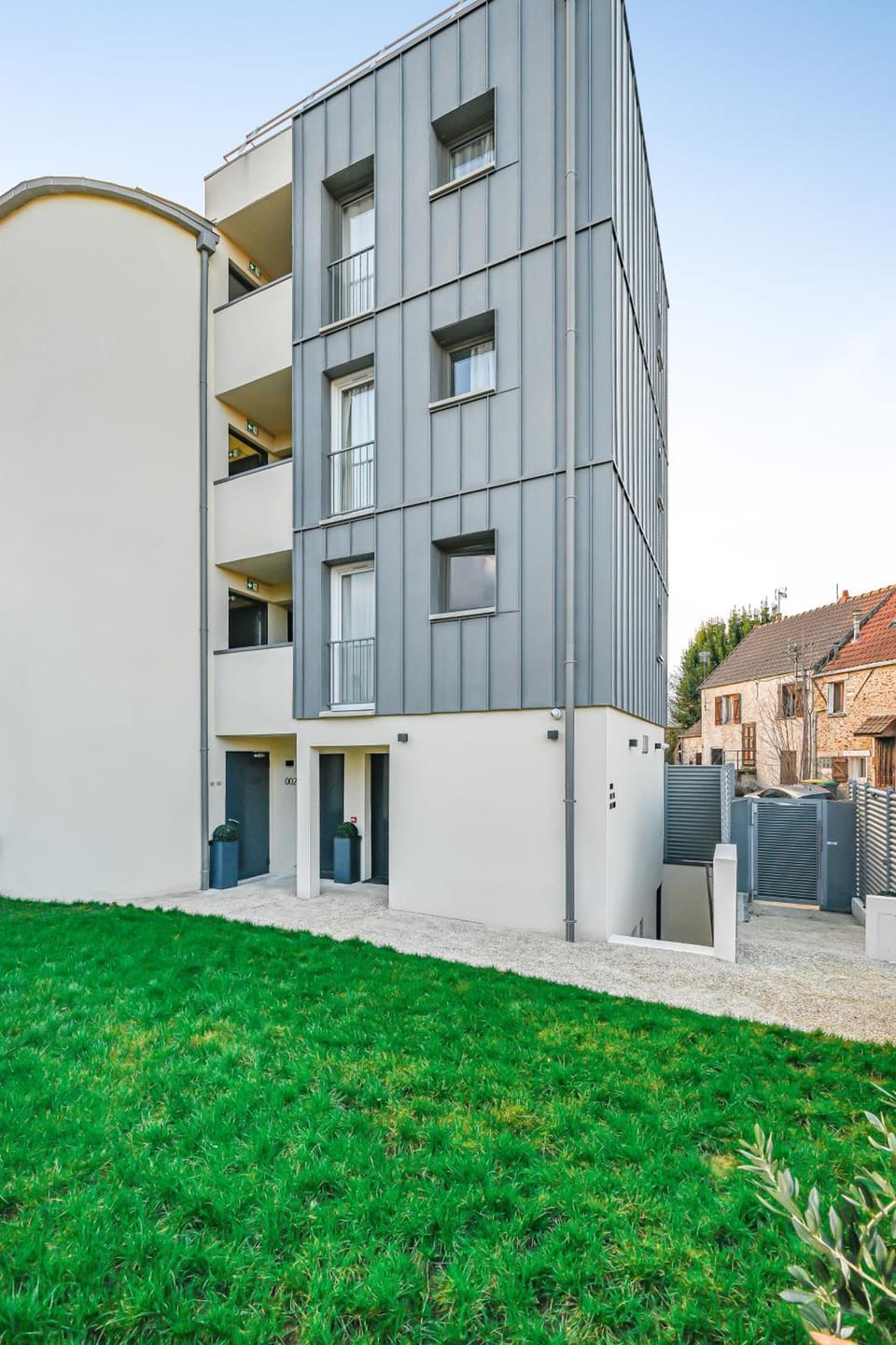 JIJI Suites Hotel in Île-de-France