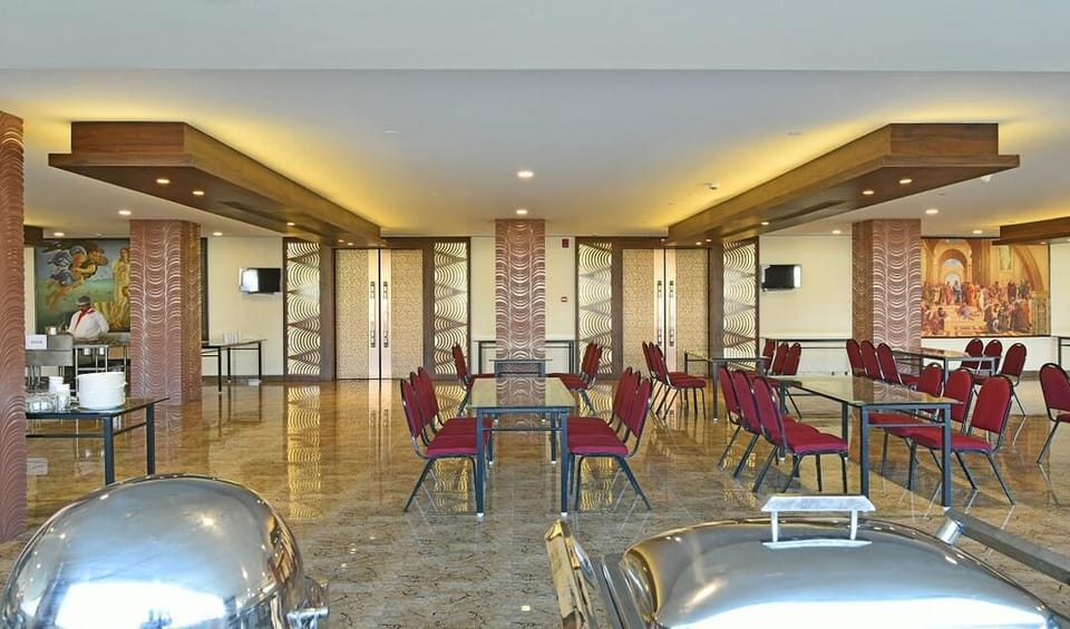 Hotel Club One Hotel in Maharashtra