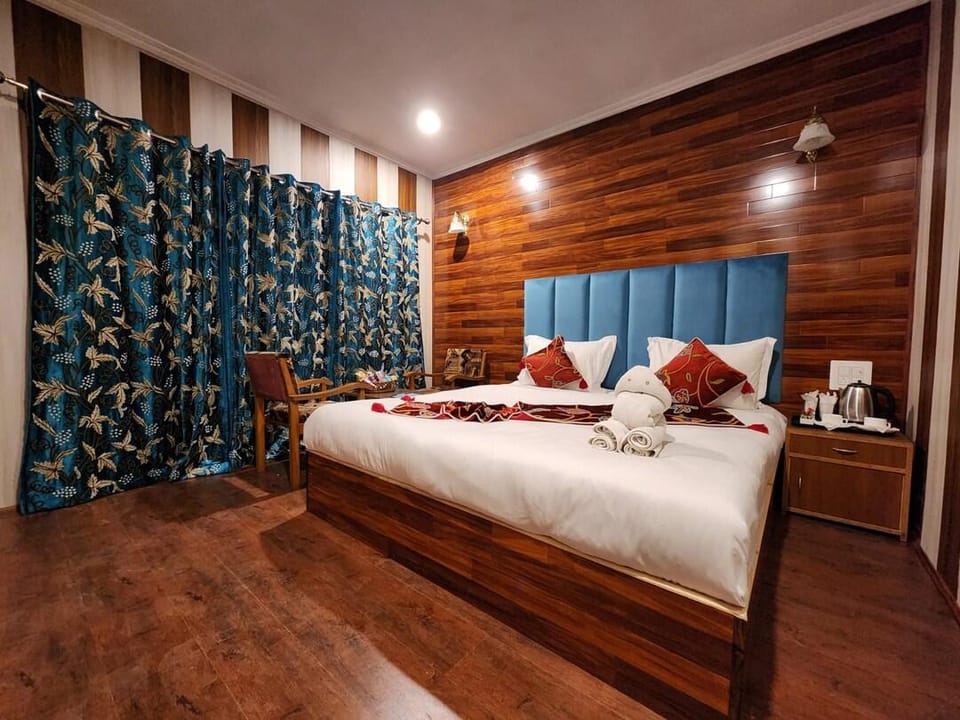 Grand Nishat Hotel Hotel in India